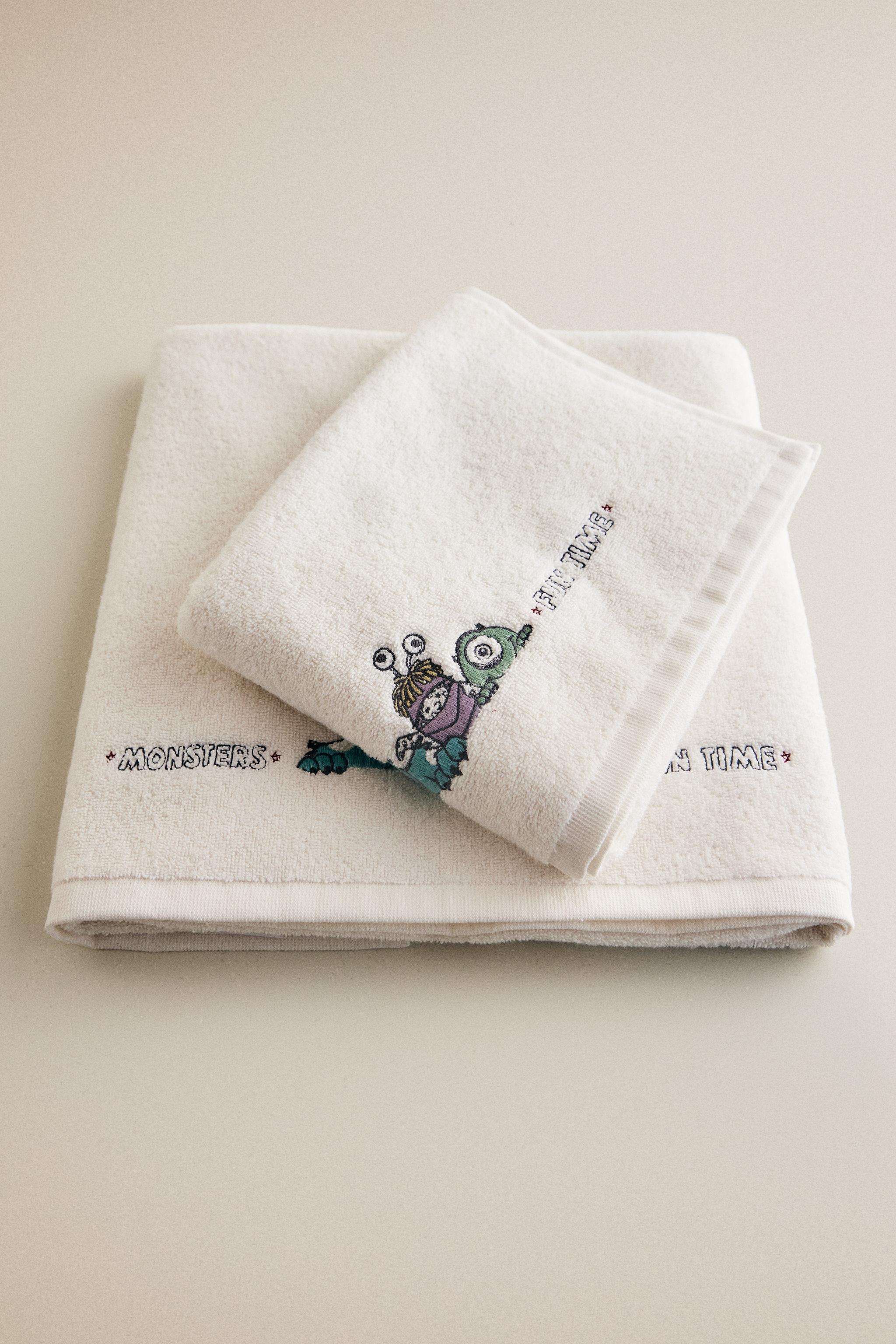 KIDS' MONSTERS, INC. ©DISNEY/PIXAR TOWEL